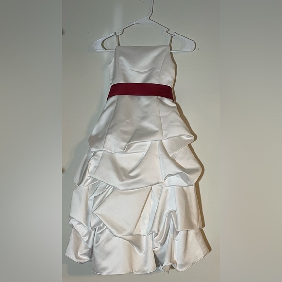 David's bridal girls flower girl dress, size 6, white, 100% polyester